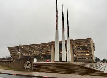 virginia/arlington/landmark/dallas-city-hall