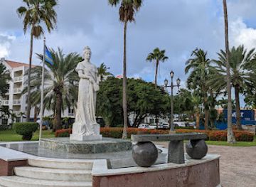 aruba/oranjestad/landmark/queen-wilhelmina-monument