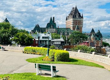 canada/quebec/landmark/terrasse-saint-denis