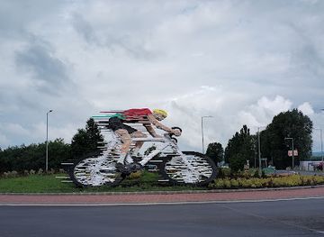 hungary/northern-hungary/landmark/tour-de-hongrie-szobor