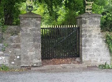 ireland/drogheda/landmark/heritage-site-bully-s-acre-graveyard-drogheda
