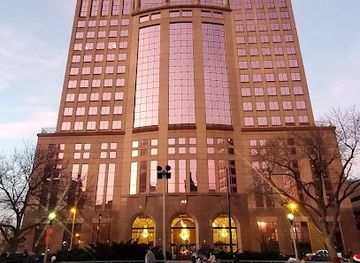 wisconsin/milwaukee/landmark/red-arrow-memorial-monument