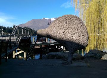 new-zealand/otago/landmark/new-zealand-moa-statue