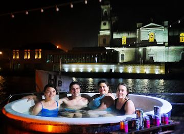 ireland/athlone/landmark/the-hot-tub-boat