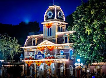 california/anaheim/downtown-disney-district/landmark/disneyland-city-hall