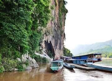 laos/phonsavan/landmark/pak-ou-caves