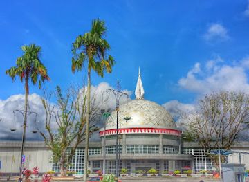 brunei/belalong-canopy-walkway/landmark/royal-regalia-museum