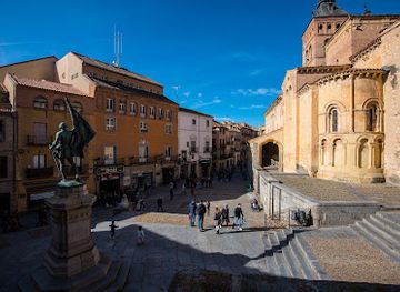 spain/castile-la-mancha/landmark/plaza-de-medina-del-campo
