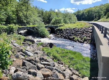 new-hampshire/lakes-region/landmark/stone-arch-bridge