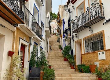 spain/alicante/barrio-de-santa-cruz/landmark/ermita-de-la-santa-creu-d-alacant