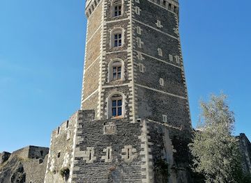 france/pays-de-la-loire/landmark/castle-of-oudon-loire-scene