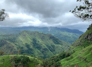 sri-lanka/ella/landmark/ella-rock-trailhead