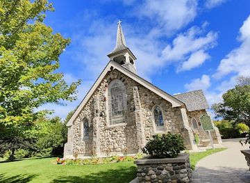 michigan/mackinac-island/landmark/little-stone-church