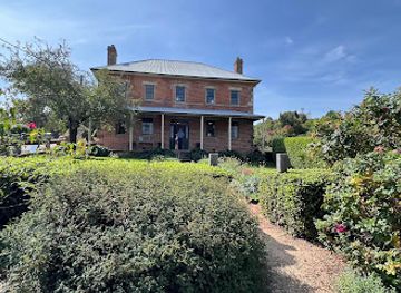 australia/central-highlands/landmark/harpers-mansion