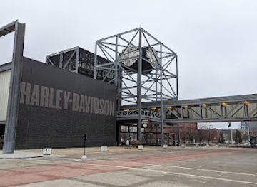 wisconsin/milwaukee/landmark/harley-davidson-museum