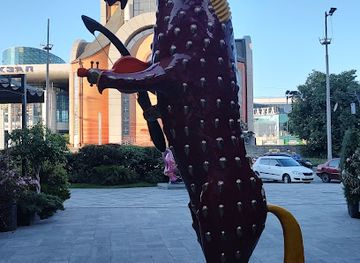 ukraine/kyiv/landmark/kazkova-istota-kіn-shcho-hraie-marii-poiymachenko