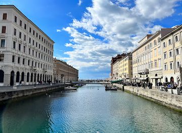 italy/friuli-venezia-giulia/landmark/james-joyce-statue