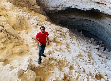 qatar/mesaieed/landmark/hole-in-the-ground