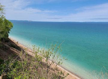 michigan/sleeping-bear-dunes-national-lakeshore/landmark/clay-cliffs-natural-area-the-leelanau-conservancy