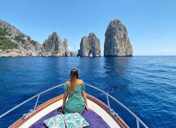 italy/capri/landmark/visit-capri-boat-tours