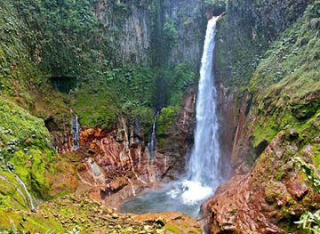 costa-rica/tilaran-range/landmark/catarata-del-toro