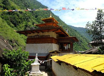bhutan/mongar-district/landmark/gom-kora