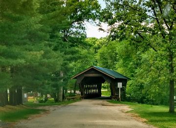 wisconsin/northwoods/landmark/waupaca-covered-bridge