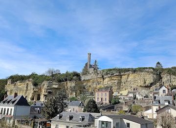 france/tours/landmark/the-lantern-rochecorbon-watchtower-from-the-15th-century