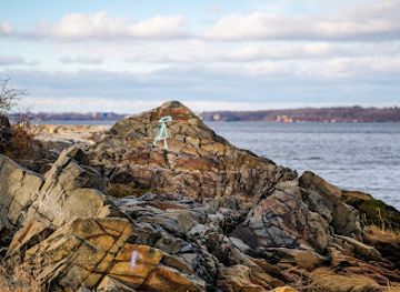 rhode-island/east-bay/landmark/salter-grove-memorial-park