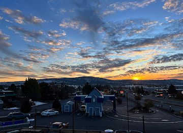 oregon/klamath-falls/landmark/the-falls-taphouse