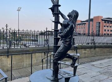 united-kingdom/flintshire/landmark/blitz-memorial