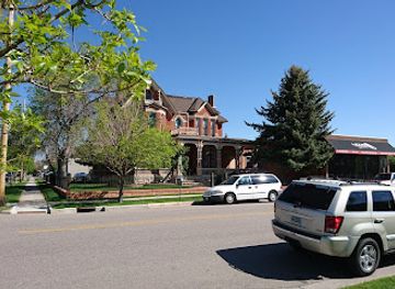 wyoming/cheyenne/landmark/2-doors-down