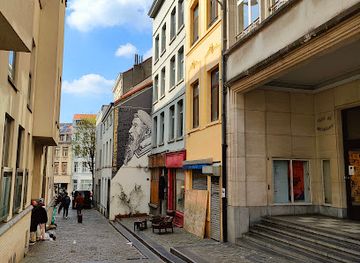 belgium/brussels/landmark/self-portrait-pieter-bruegel