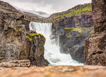 iceland/hengifoss-waterfall/landmark/nykurhylsfoss-sveinsstekksfoss