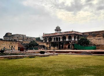 pakistan/central-punjab/landmark/deewan-e-aam