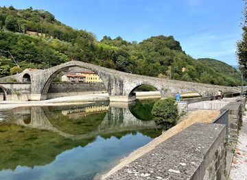 italy/garfagnana/landmark/devil-s-bridge