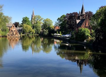 belgium/bruges/minnewater/landmark/lovers-bridge-minnewaterbrug