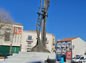 portugal/aveiro/landmark/monumento-ao-bombeiro