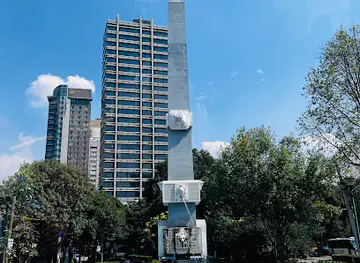 Monumento a Simon Bolivar (Obelisco y Fuente)