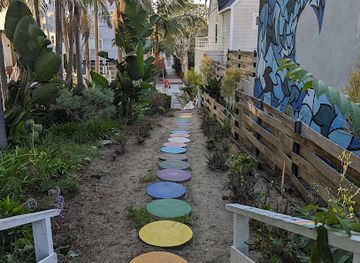 california/venice-beach/landmark/venice-rainbow-path