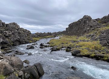 iceland/Þingvellir-national-park/landmark/langistigur