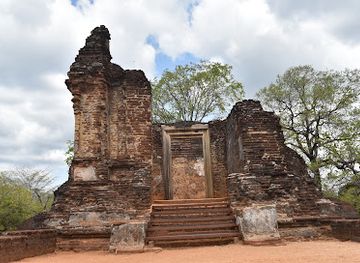 sri-lanka/polonnaruwa/landmark/statue-of-king-parakramabahu