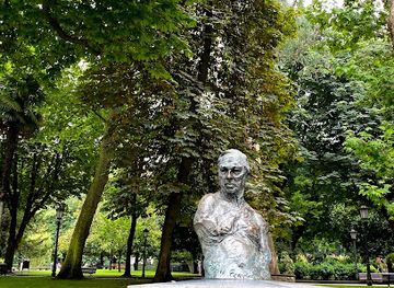 spain/oviedo/landmark/monumento-al-general-sabino-fernandez-campo