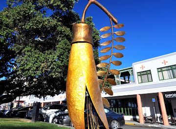 new-zealand/napier/landmark/the-gold-of-the-kowhai