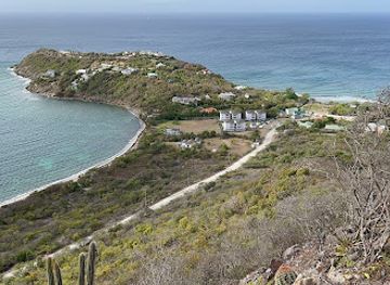 antigua-and-barbuda/liberta/landmark/birds-and-bees-cottage