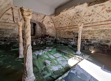 Temple of Santalla de Bóveda