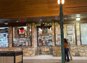 tennessee/gatlinburg/landmark/old-tyme-portraits