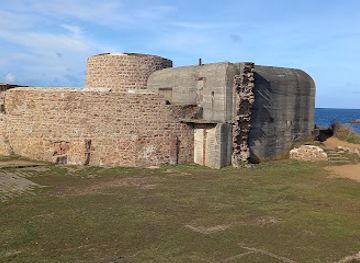 guernsey/pleinmont-point/landmark/fort-hommet-gun-casemate-bunker