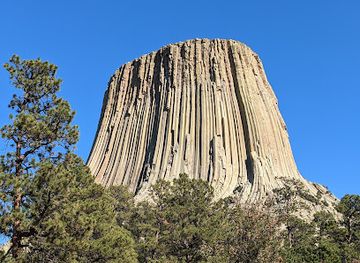 wyoming/devils-tower-national-monument/landmark/red-beds-trailhead