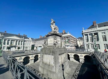 belgium/brussels-capital-region/landmark/crypt-of-the-martyrs-square